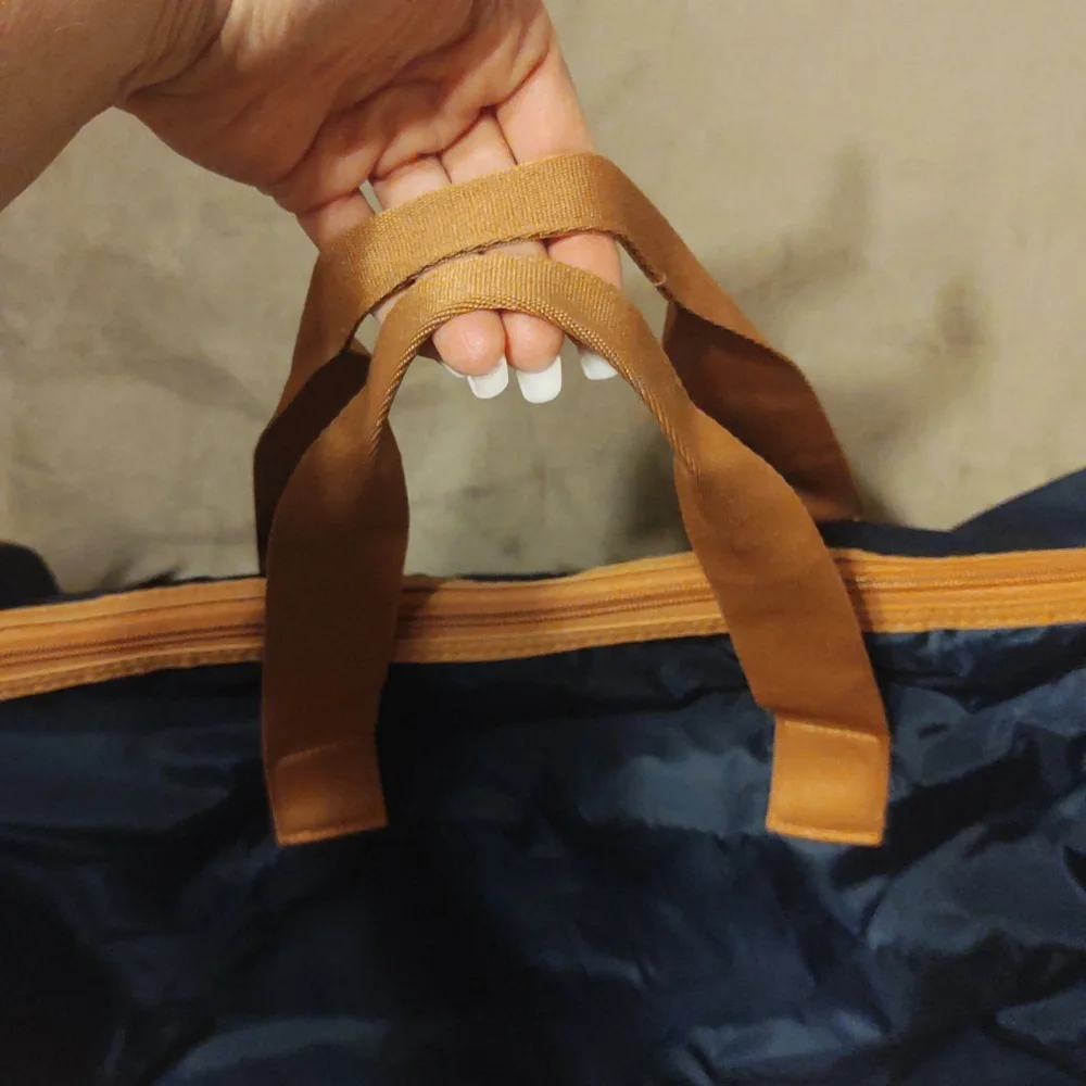 SALE!🔥 NWT! Travel Large Duffle Bag Weekender/Gym Bag Bottom Zip Compartment